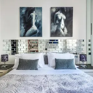 Apartment Amazing In The Heart Of Pta Venezia, Milan