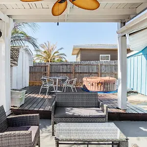 https://unique-2-bedroom-home-walk-to-beach.panamacity-beachhotels.com